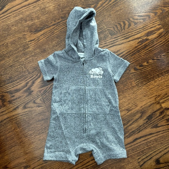 Roots - Baby Onesie 12-18M - Picture 3 of 7